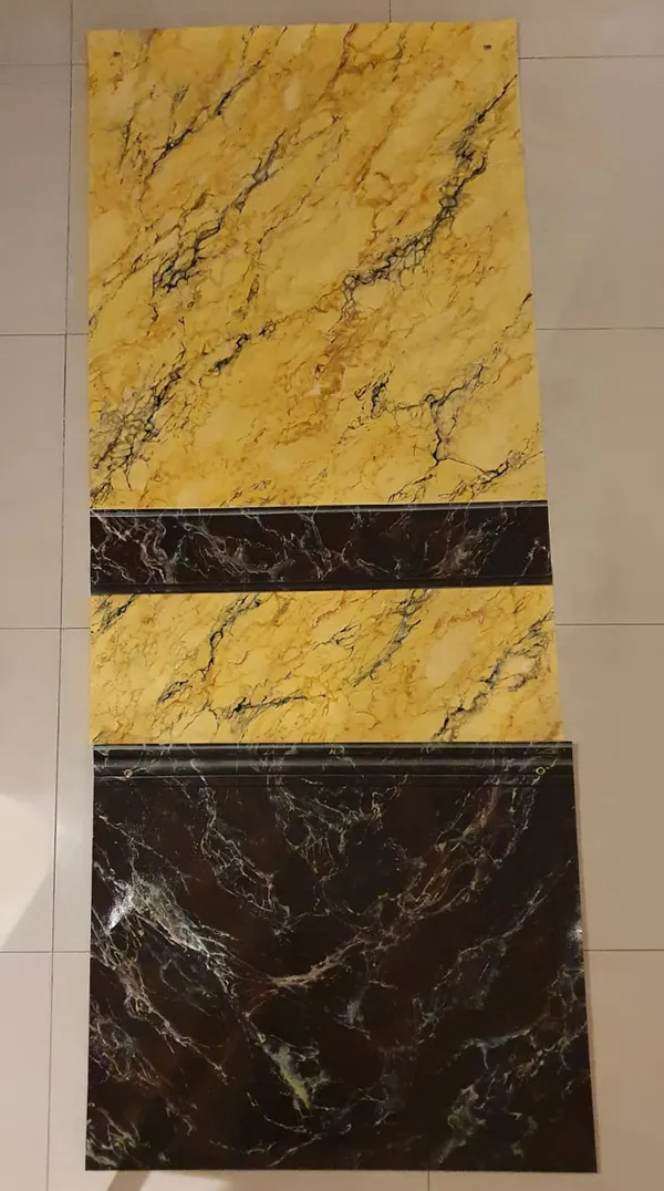 Paneel met gele en zwarte marmerimitatie